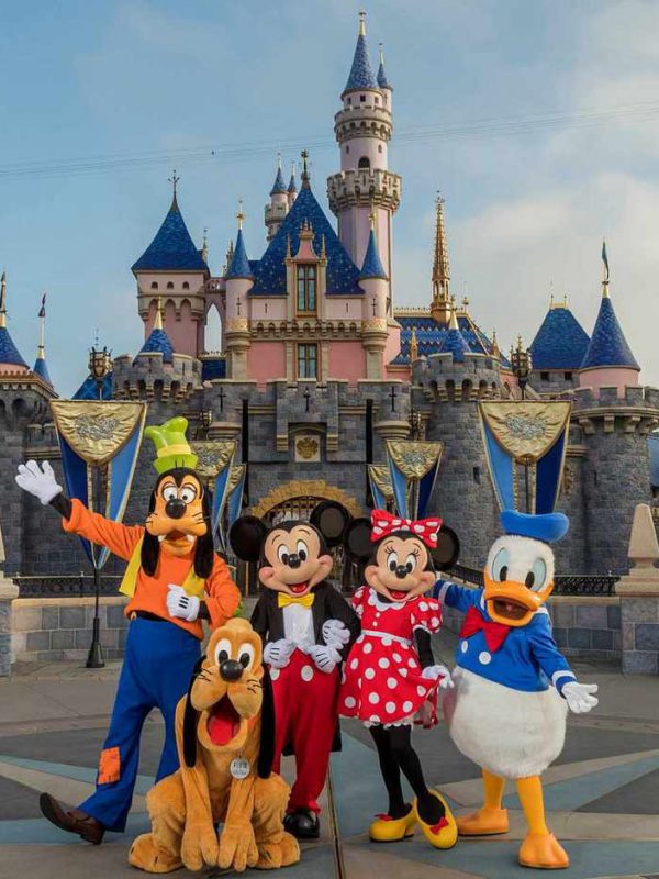 disneyland-resort-california-castle-LANDVSWORLD0120-cdabe532fc64448797b14580d1317d17