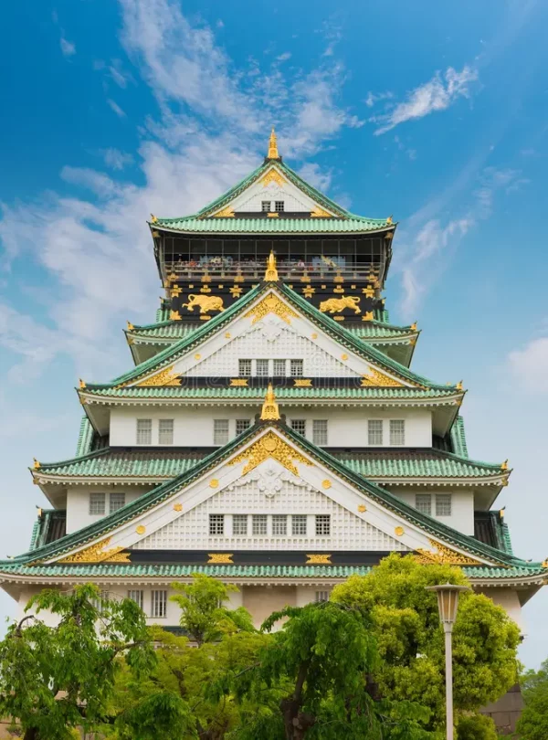 el-castillo-de-osaka-es-hito-histórico-en-la-ciudad-japón-de-osaka-78381399